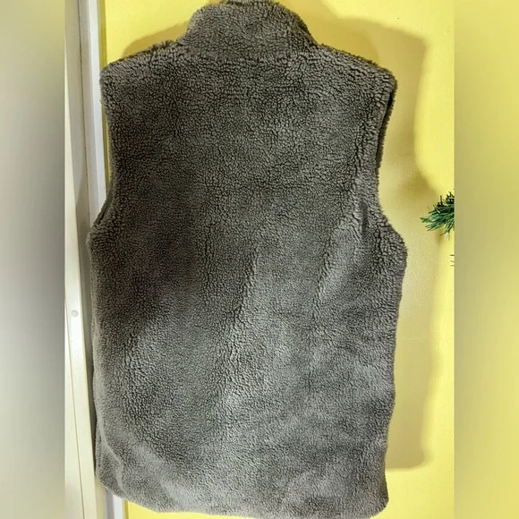 Janice Apparel NWT Ladies Sherpa Vest Grey One Size Fits Most - Picture 2 of 9